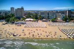 Kilátás a szállodára a stranddal