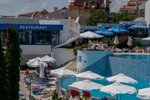 Úszómedence és étterem