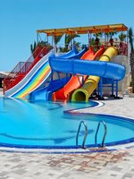 Vízicsúszdák a testvérszállodában, az Empire Beach-en