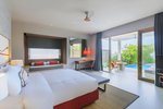 Tengerparti villa medencével