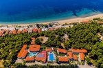 Kilátás a strandra és a szálloda környékére