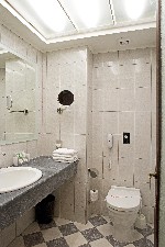 Kétágyas szoba, fürdőszoba