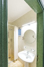 Stúdió, fürdőszoba