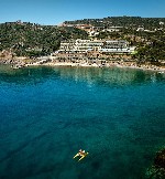 A tenger és a szálloda környéke