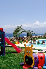 Játszótér medencével