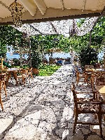 Kültéri terasz kerttel