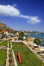 Strand a szálloda előtt