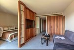 Lakosztály, veranda, kilátással a kertre
