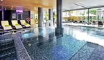 Fedett medence