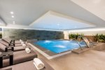 Wellness - beltéri medence