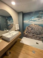 Kétágyas szoba fürdőszoba