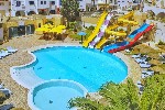 Úszómedence csúszdákkal
