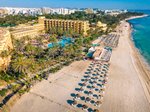 Kilátás a strandra és a szállodára