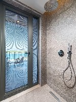 Penthouse tengerre néző, saját medencével - fürdőszoba