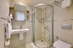 Junior lakosztály, fürdőszoba
