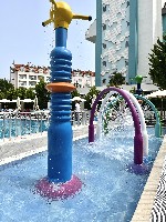 Gyermekek pancsolómedencéje