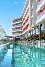 Közös medence a Swim Up szobákban