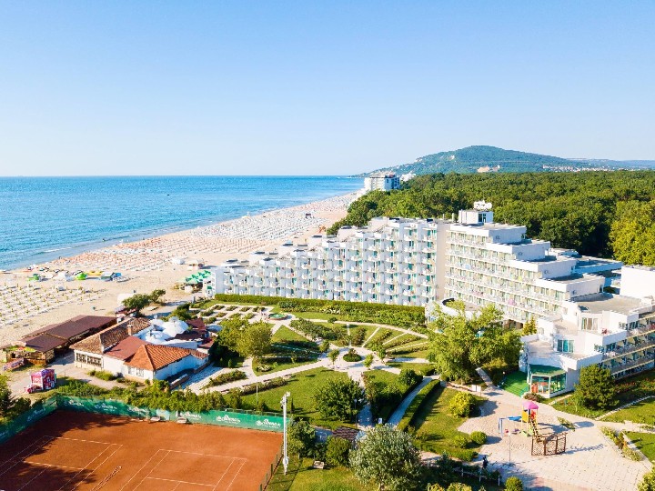 Szálloda és strand