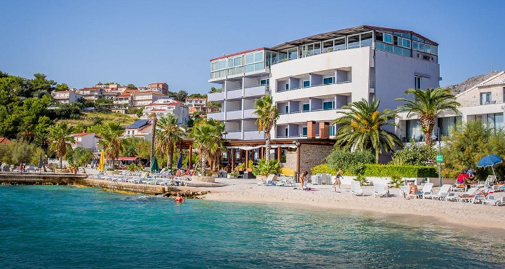 Szálloda közvetlenül a tengerparton