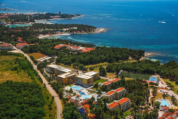 A szálloda légi képe