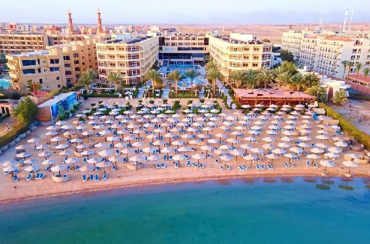 Szállodai üdülőhely a tengerparton