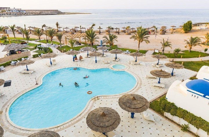 Hotel medence és strand