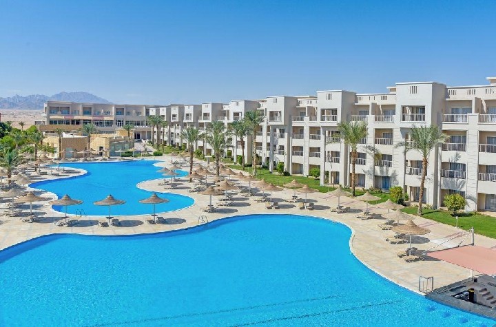 Hotel és úszómedence