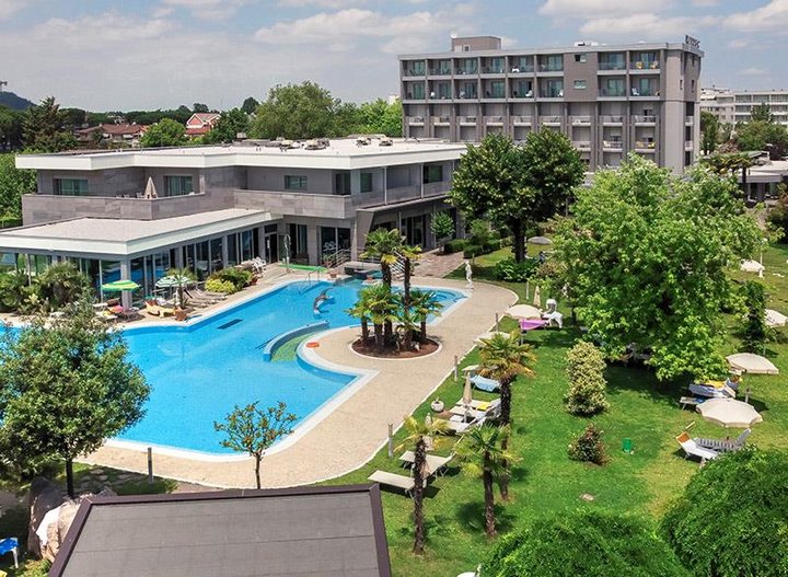 Hotel medencével