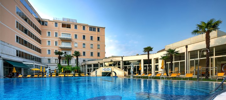 Hotel medencével