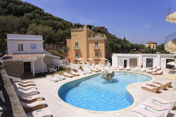 Hotel medencével