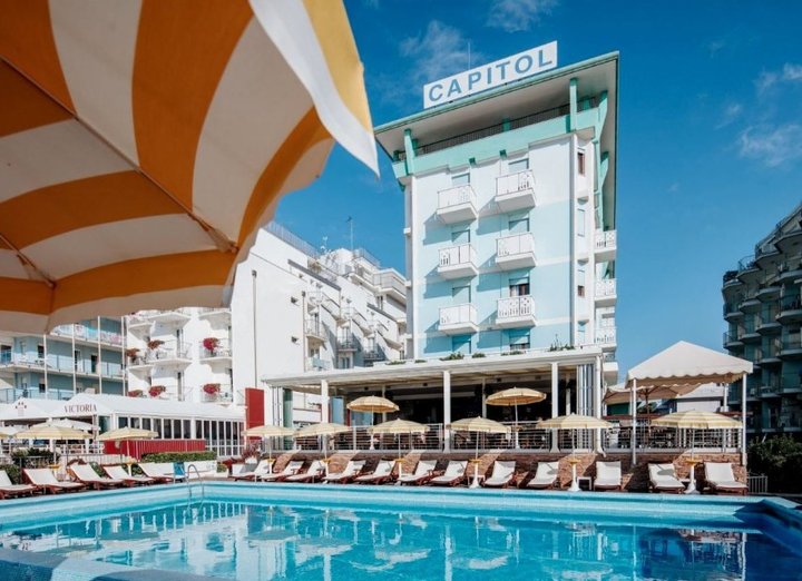 Hotel medencével