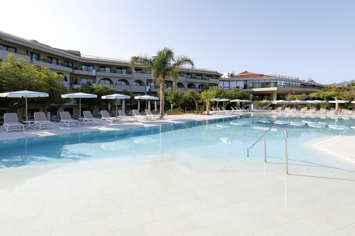 Hotel medencével