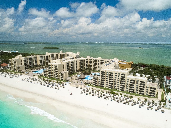 A szálloda légi képe