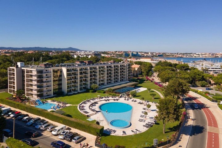 Hotel medencével
