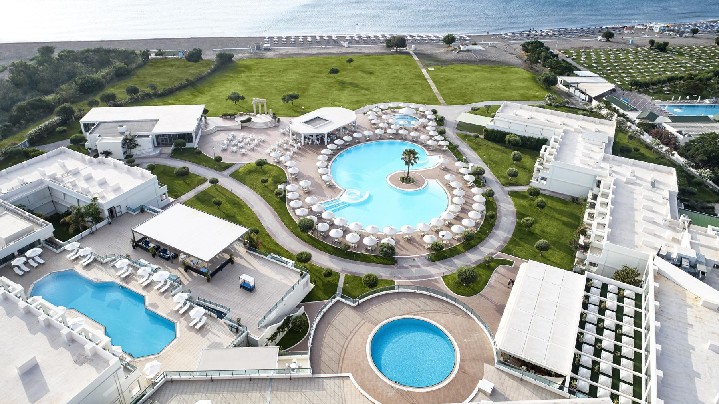 Szobák közös medencével