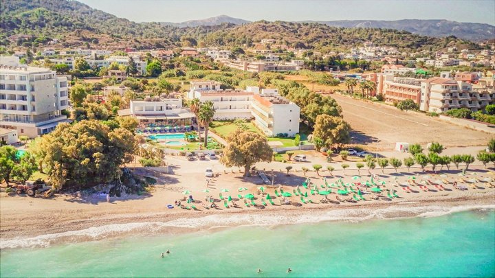 Szálloda és strand