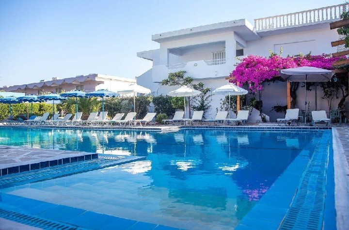 Úszómedence - részlet