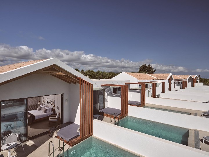 Szálloda - lakosztályok saját medencével