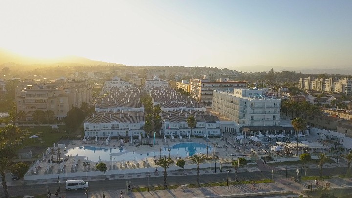 A szálloda légi képe