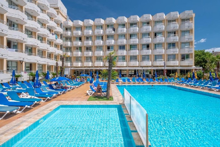 Hotel GHT Oasis Tossa & Spa - úszómedence