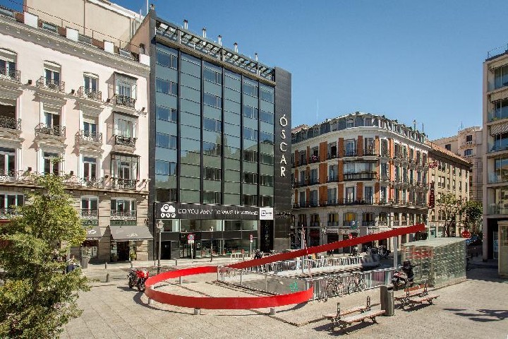 Szállodaépület a városközpontban