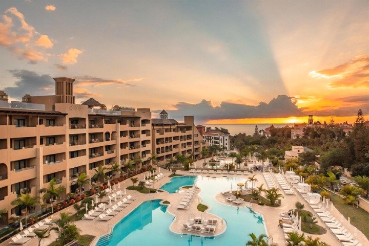 Kilátás a birtokra naplementekor