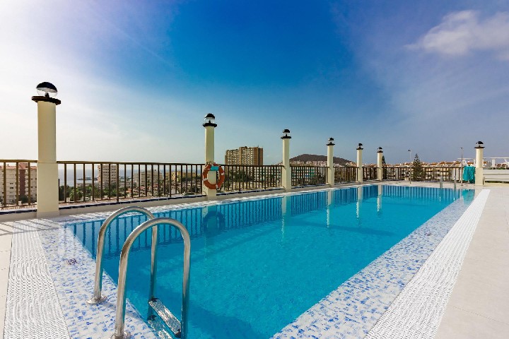 Tetőtéri medencével rendelkező szálloda