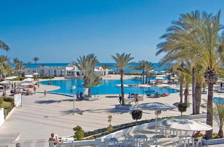 Kilátás az úszómedencére