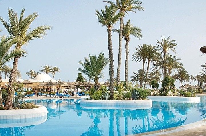 Kilátás az úszómedencére