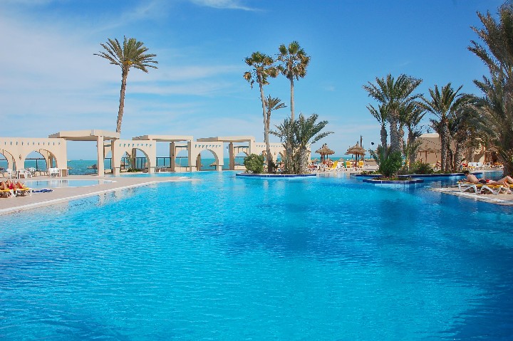 Kilátás az úszómedencére