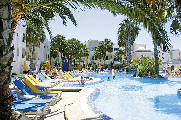 Kilátás az úszómedencére