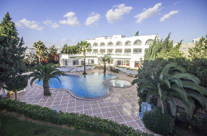 Kilátás az úszómedencére