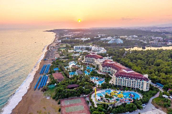 Szálloda és környéke